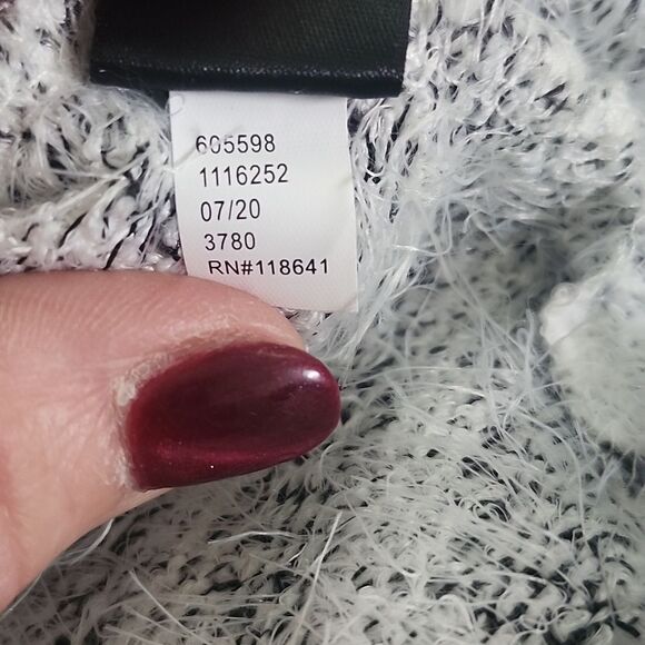 Lane Bryant Scoop Neck Fuzzy Eyelash Knit White Gray Zebra Stripe Sweater, 18-20 - Picture 7 of 8